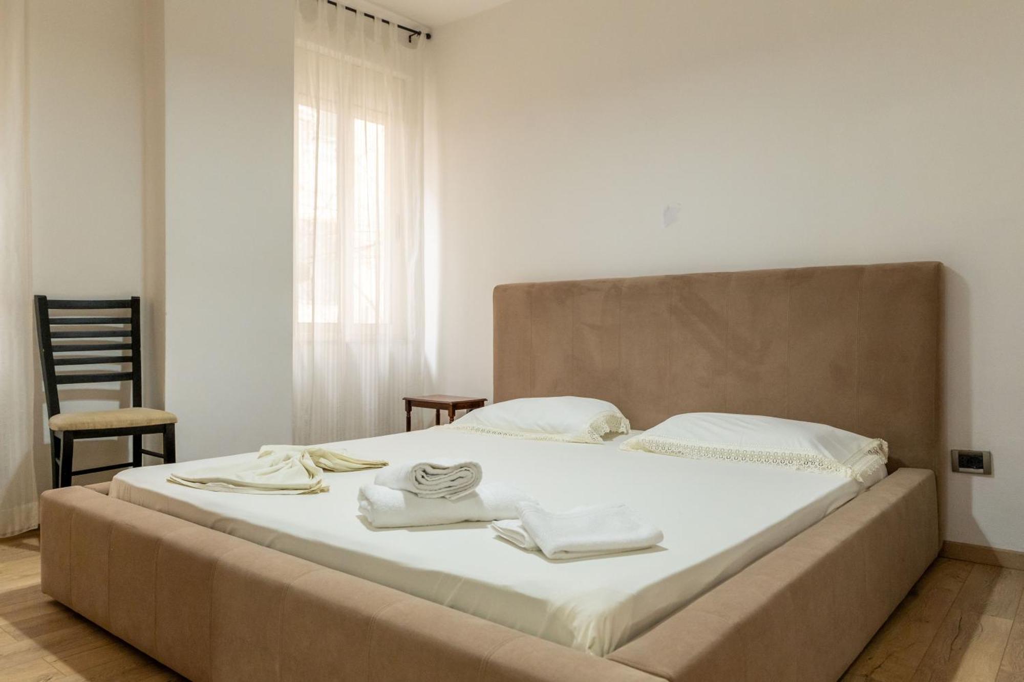 Apartment Tirent - Spacious 2-bedroom Near Liqeni I Thate Tirana