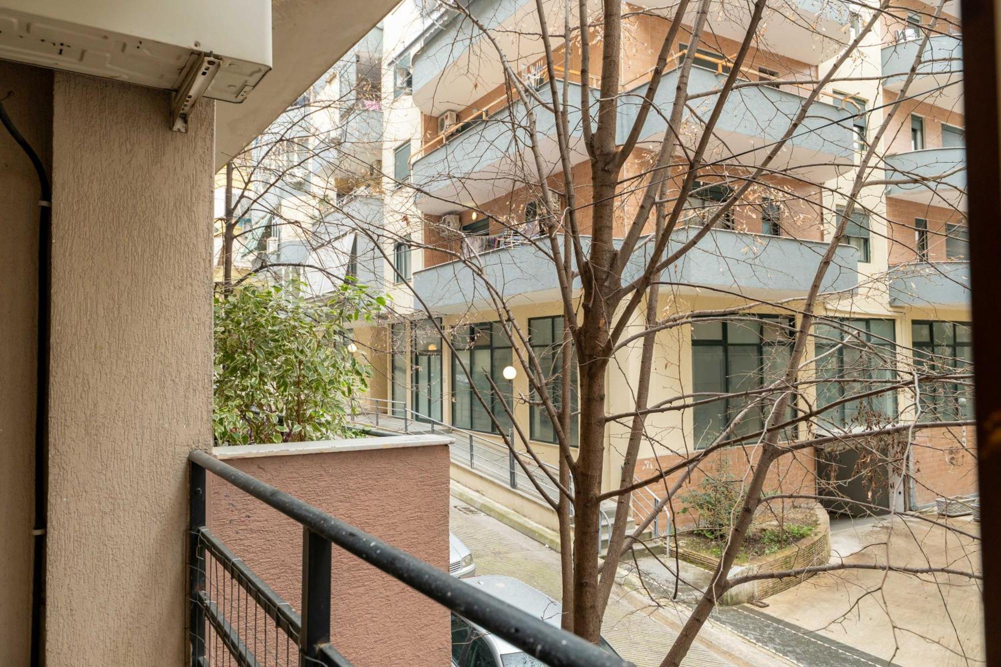 Tirent - Spacious 2-bedroom Near Liqeni I Thate