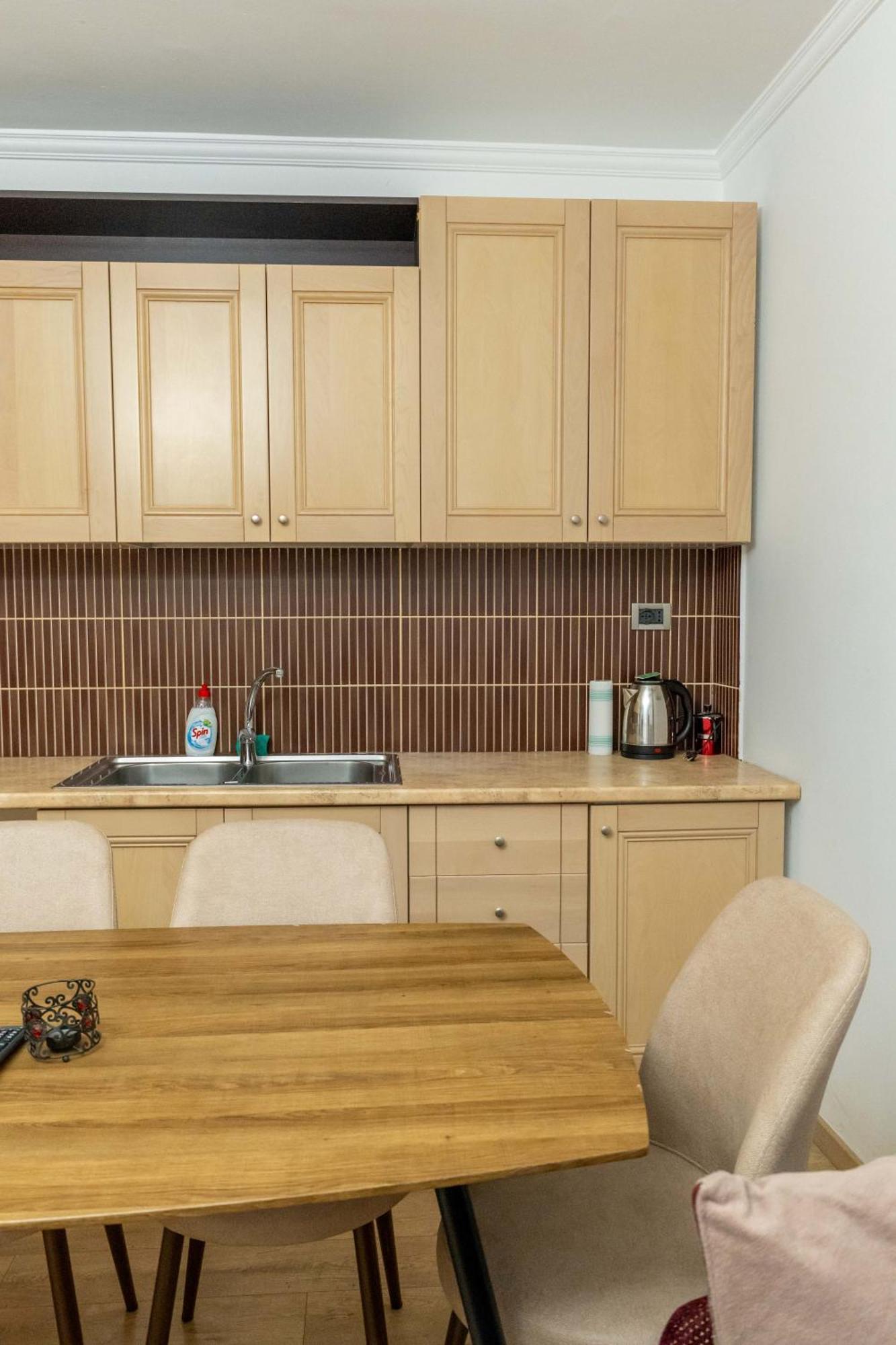 Tirent - Spacious 2-bedroom Near Liqeni I Thate Tirana