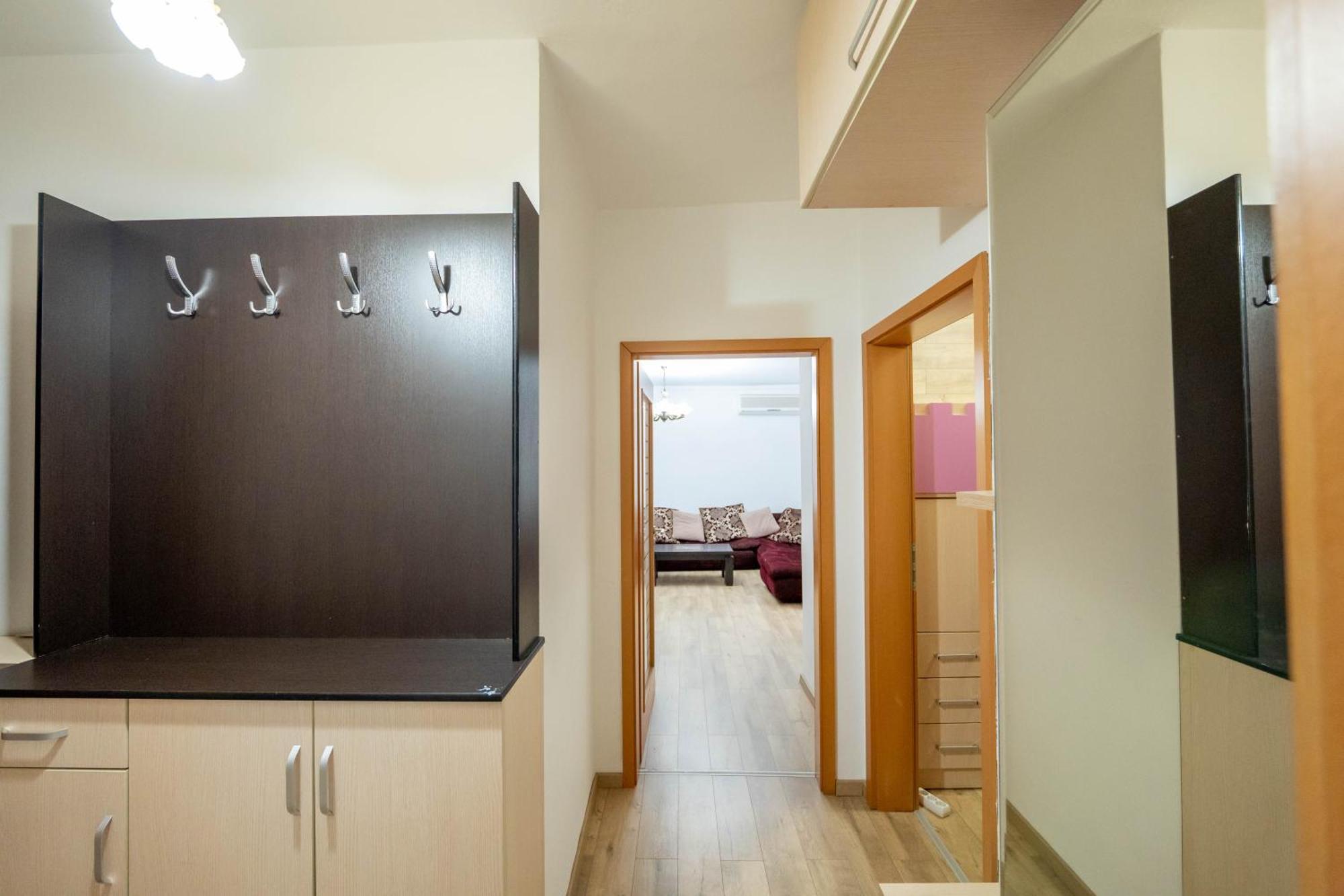 Tirent - Spacious 2-bedroom Near Liqeni I Thate * Tirana