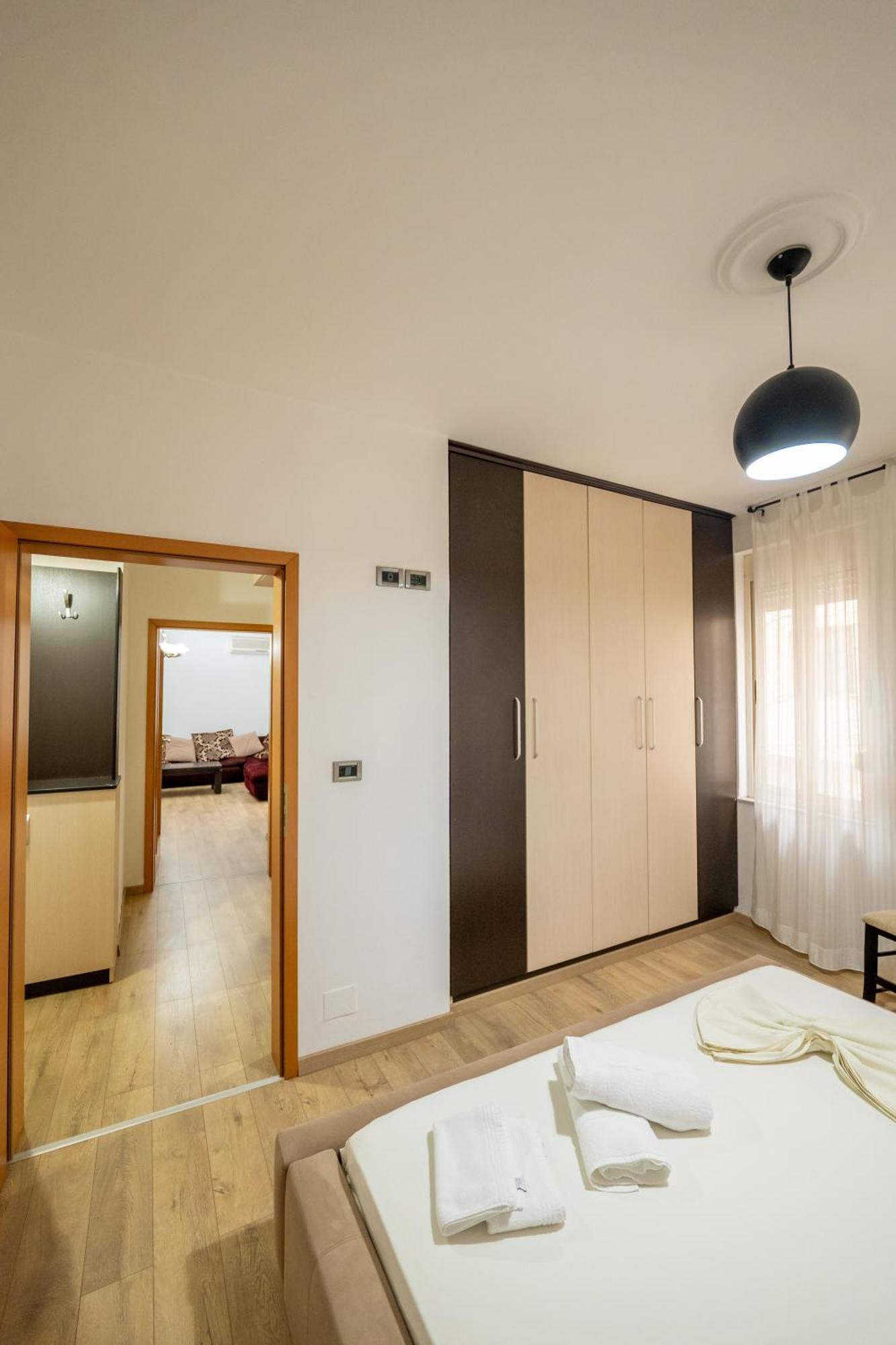Apartment Tirent - Spacious 2-bedroom Near Liqeni I Thate *