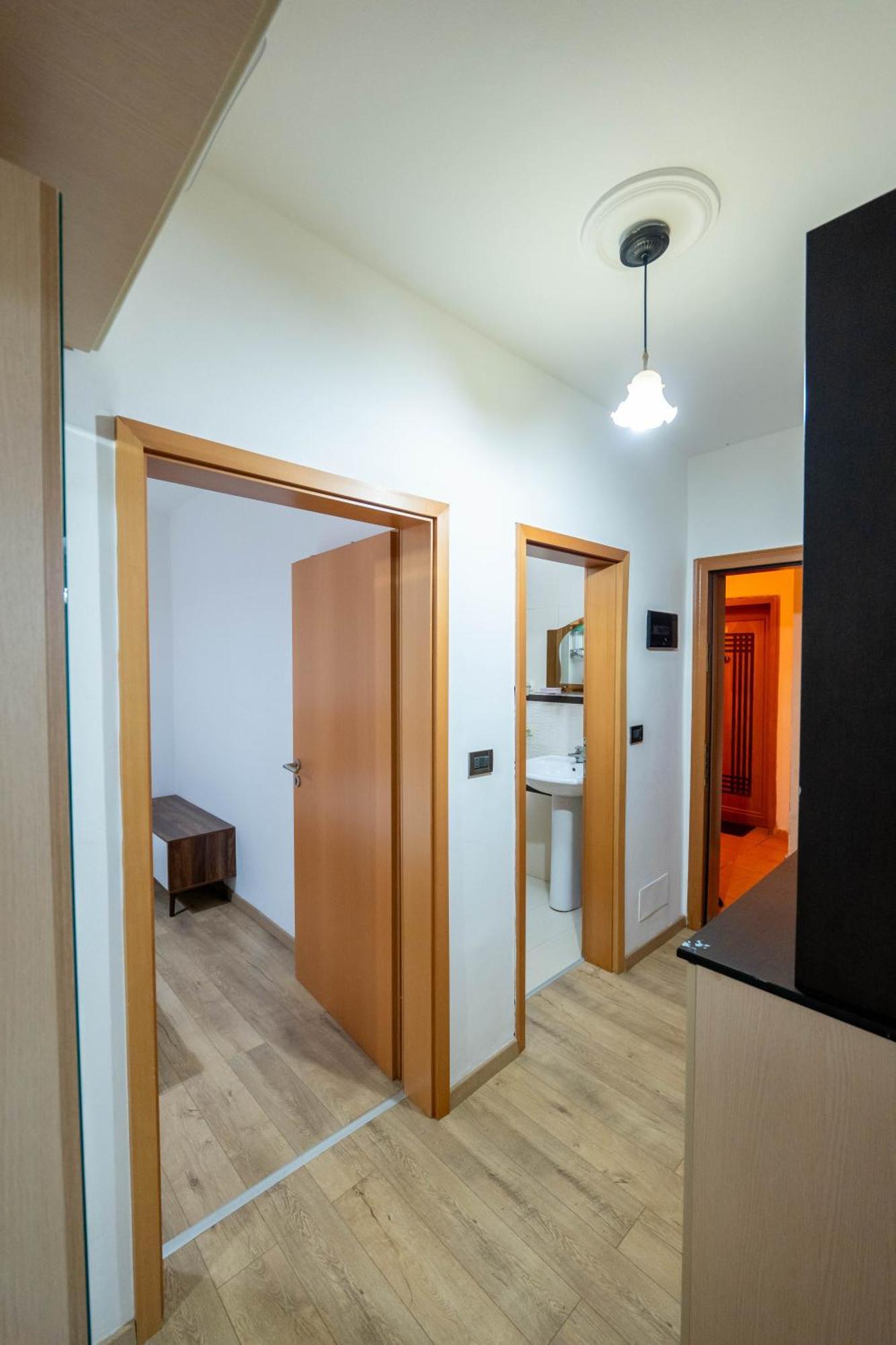 Tirent - Spacious 2-bedroom Near Liqeni I Thate *
